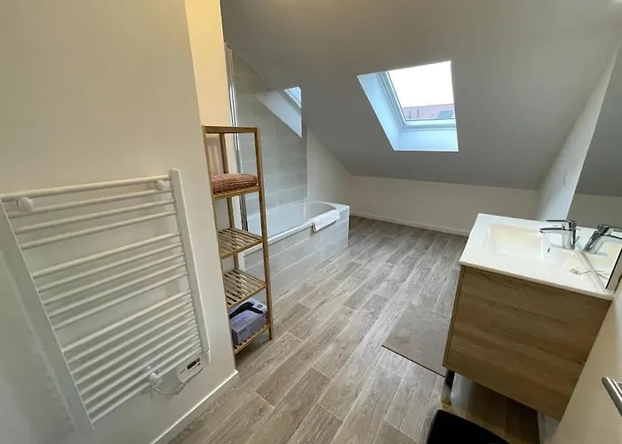 Dom wakacyjny Freesia, Maison Neuve Avec Jardin Et Garage