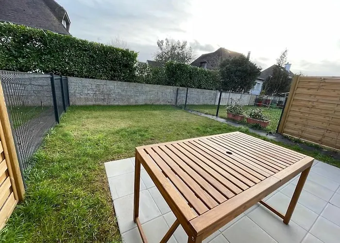 Dom wakacyjny Freesia, Maison Neuve Avec Jardin Et Garage