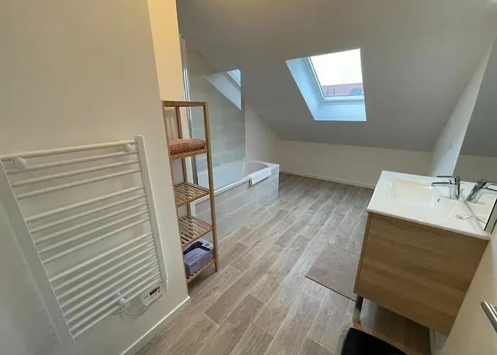 Dom wakacyjny Freesia, Maison Neuve Avec Jardin Et Garage Caen