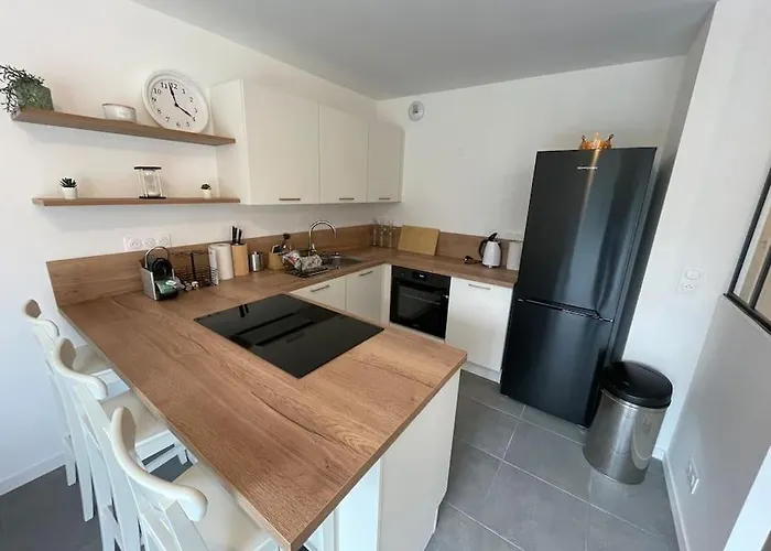 Dom wakacyjny Freesia, Maison Neuve Avec Jardin Et Garage Caen